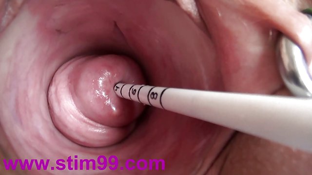 بیدمشک از با ویبراتور و حتی بیشتر با سرنگ در طول لعنتی سخت با دیک قوی